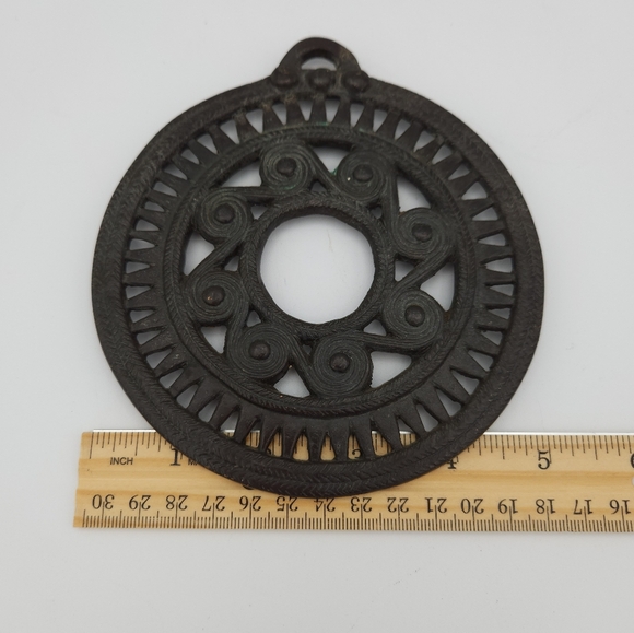 Metropolitan Museum of Art Round Trivet Near Eastern Art Pendant Reproduction - Picture 6 of 7